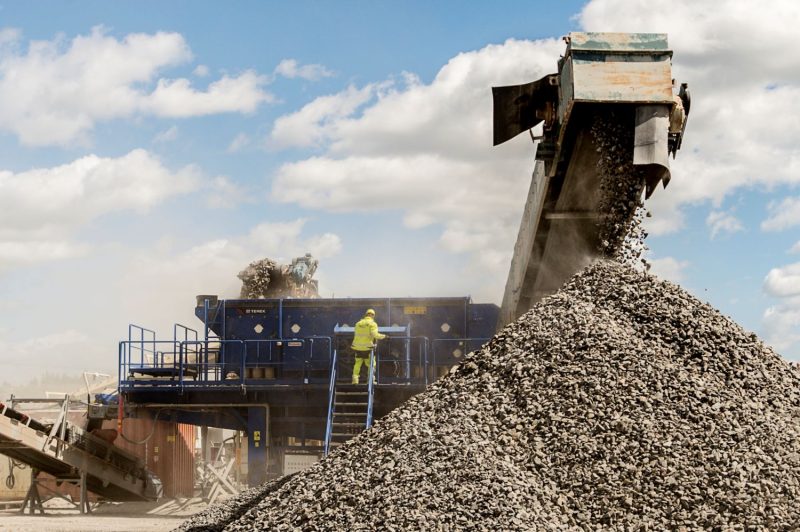 Kaikki käyttökelpoinen materiaali tulee saada uudelleen hyödynnettäväksi.